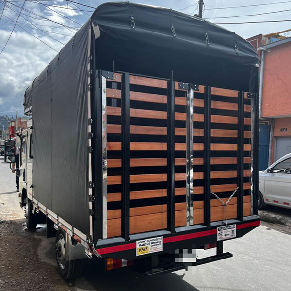 Producción carrocerías de estacas Producción carrocerías de estacas